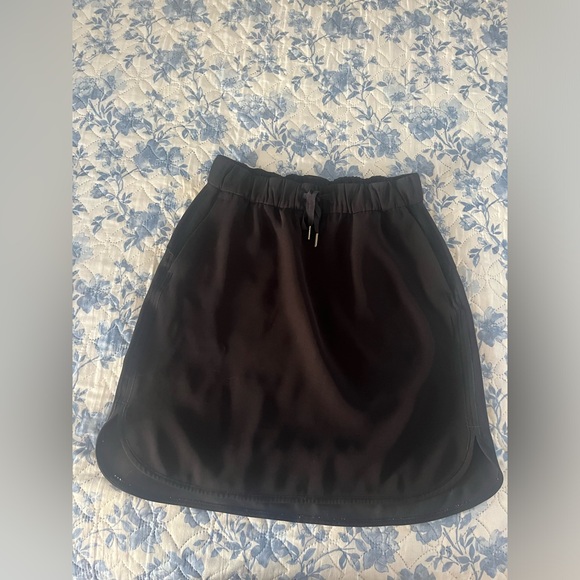 Lululemon Skirt Size 10 - Picture 1 of 4